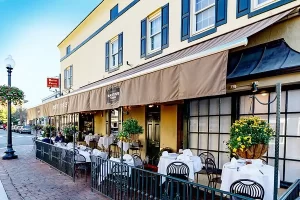 amber Brunch Spots in Arlington